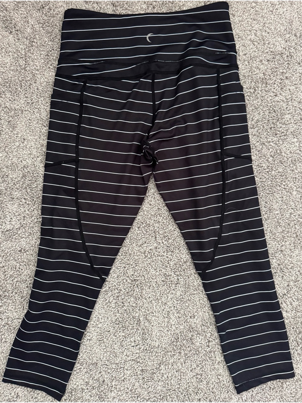 ZYIA Light n Tight cropped Leggings with Pockets - Picture 2 of 4